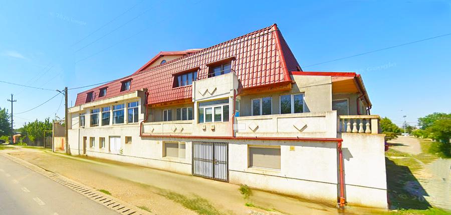 Casă individuală cu 12 camere cu Teren 1100 Mp în Central