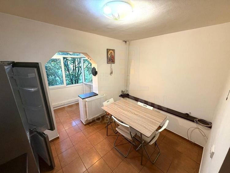 3 camere decomandat cu 2 bai Rovine etajul 3 centrala ter... - 3