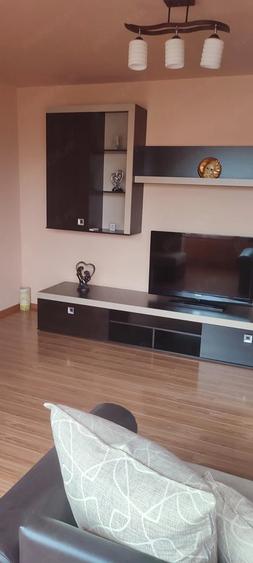 Apartament cu 3 camere semidecomandat în Est