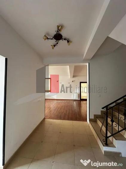 Casă cu 5 camere cu Teren 476 Mp în Dudu