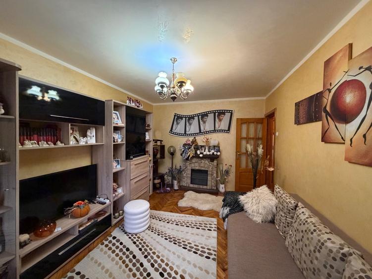 Apartament cu 2 camere decomandat în Central