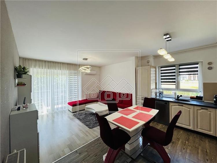 Apartament cu 3 camere decomandat în Exterior Sud
