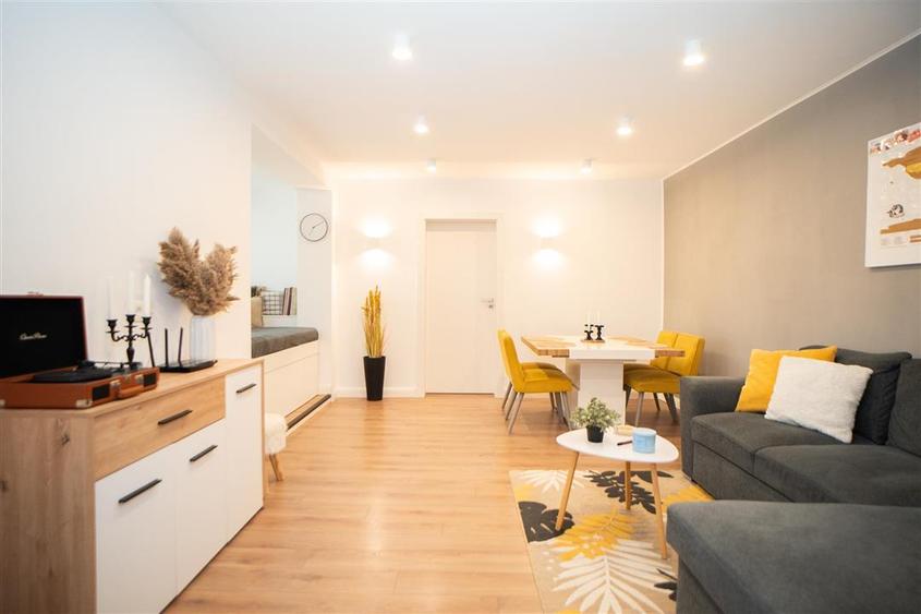 Apartament cu 3 camere semidecomandat în Rogerius
