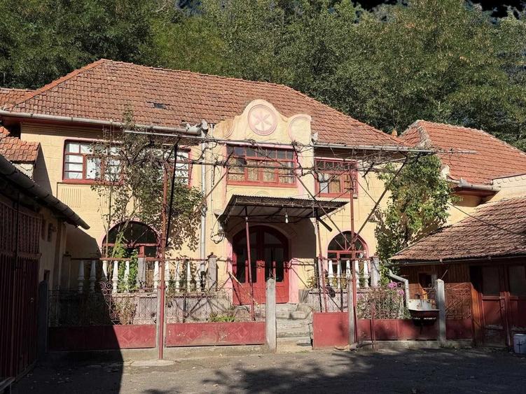 Casă cu 4 camere în Geoagiu de Sus