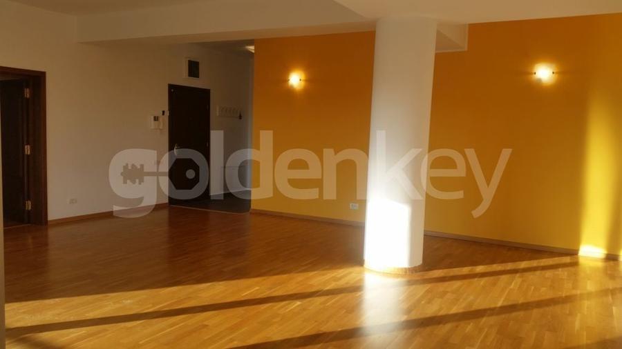 Apartament cu 4 camere decomandat în Floreasca