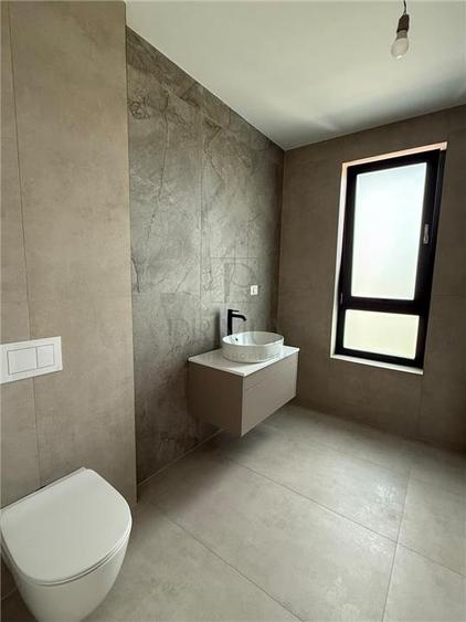 Apartament cu 3 camere decomandat în Torontalului