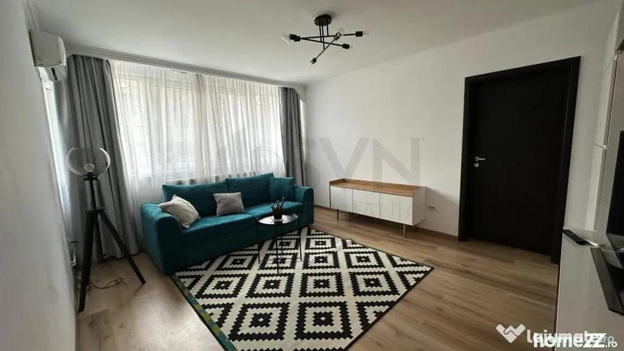 Apartament cu 3 camere semidecomandat în Cișmigiu