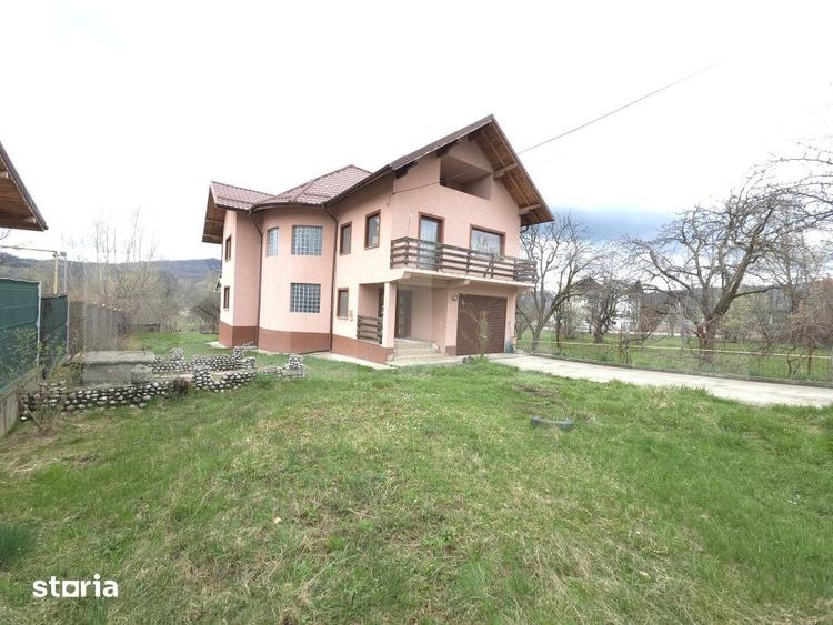 Casă cu 5 camere cu Teren 2500 Mp în Buciumeni