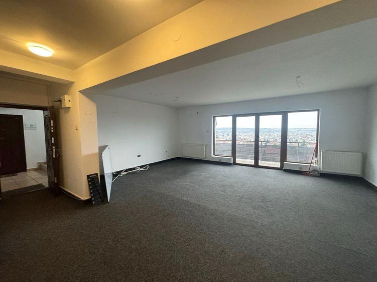 Apartament cu 4 camere decomandat în Zorilor