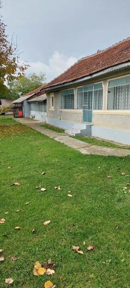Casă cu 3 camere cu Teren 973 Mp în Exterior Vest