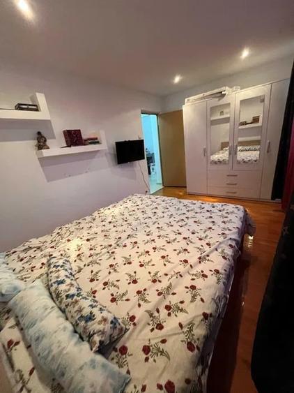 Apartament cu 3 camere semidecomandat, mobilat în Dristor