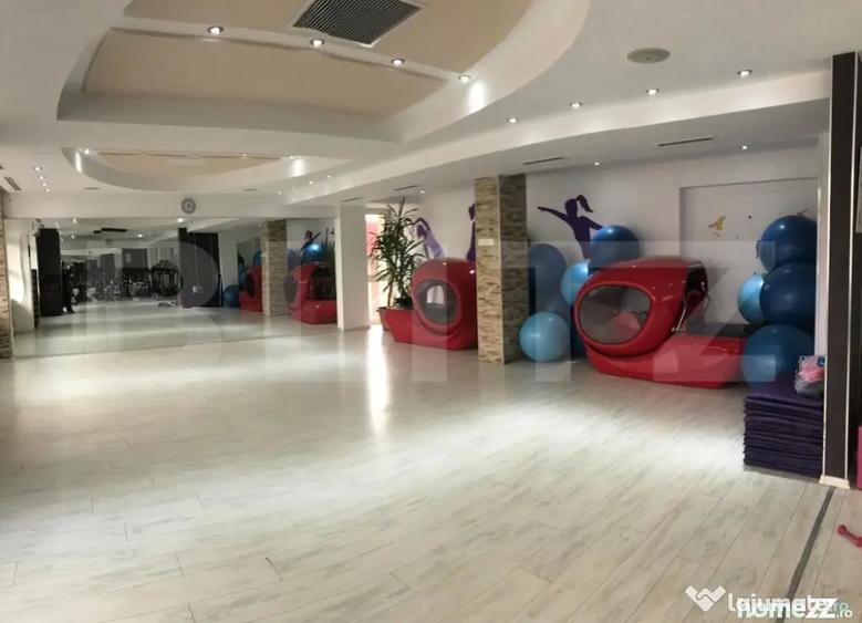 Spațiu comercial, de 290 mp, în Micro 3