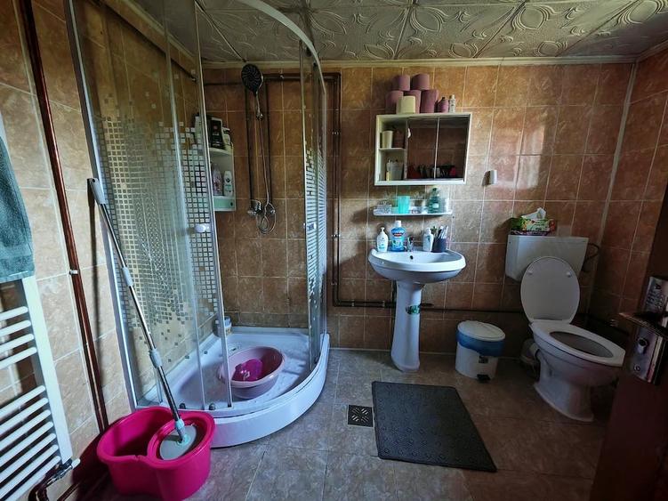 Casă cu 5 camere cu Teren 340 Mp în Central