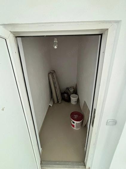 Apartament cu 5 camere nedecomandat în Pianu