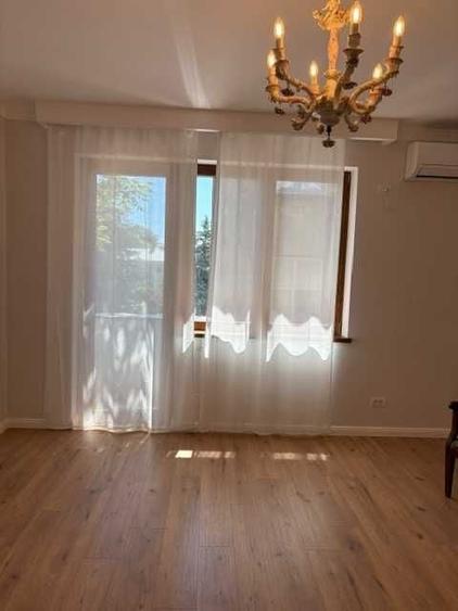 Apartament cu 3 camere semidecomandat în Foișorul de Foc