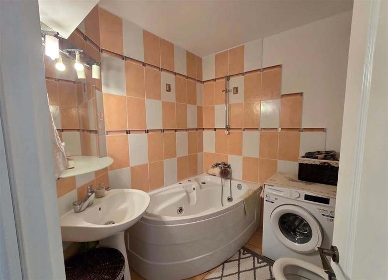 Apartament cu 2 camere decomandat, mobilat în Universității