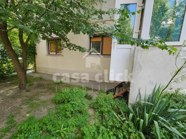 Apartament cu 3 camere decomandat în