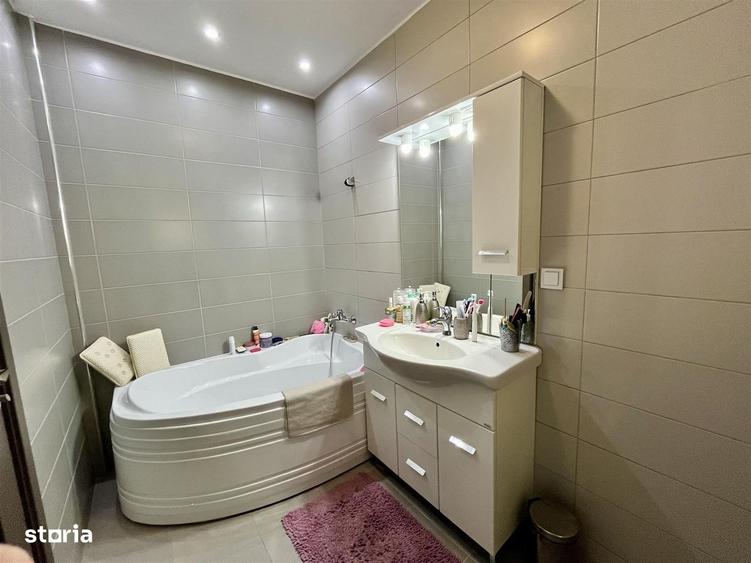Apartament cu 4 camere decomandat în Central