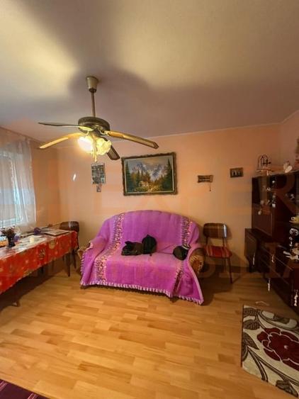 Apartament cu 3 camere semidecomandat în Tomis Nord