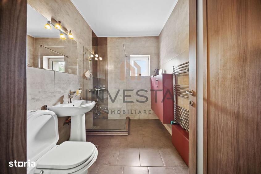 Casă cu 8 camere cu Teren 841 Mp în Zorilor