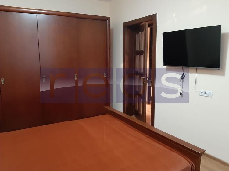 Apartament cu 3 camere decomandat, mobilat în Polonă