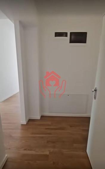 Apartament cu 4 camere decomandat, mobilat în Băneasa