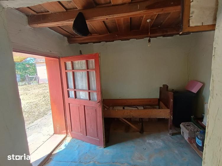 Casă cu 2 camere cu Teren 1100 Mp în Mica