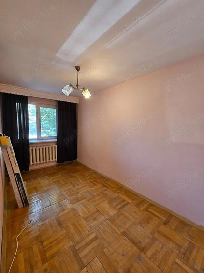 Apartament cu 4 camere semidecomandat în Sud