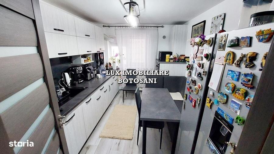 Apartament cu 4 camere decomandat în Central
