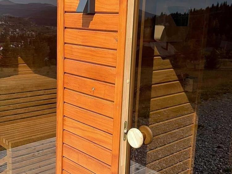 Casă individuală cu 5 camere cu Teren 4000 Mp în Central