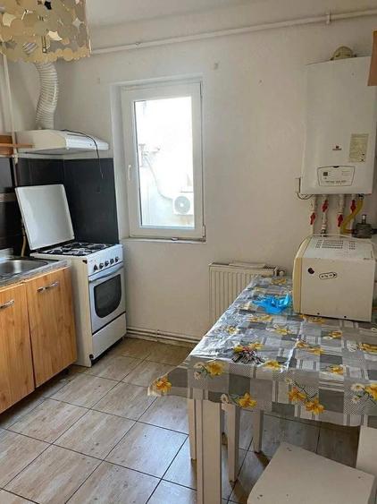 Apartament cu 3 camere decomandat în Casa de Cultură