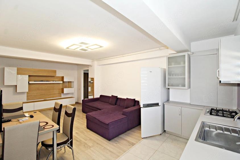 Apartament cu 3 camere semidecomandat în Km 4