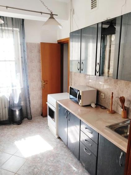 Apartament cu 3 camere decomandat, mobilat în Nerva Traian