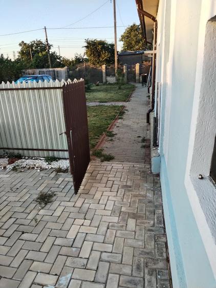 Casă cu Teren 100 Mp în Sihlea