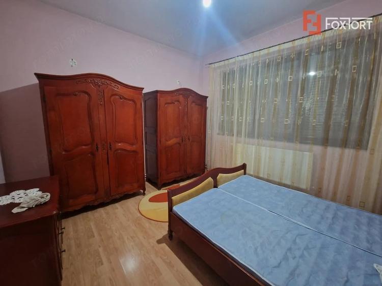 Casă cu 7 camere cu Teren 1500 Mp în Bazoș