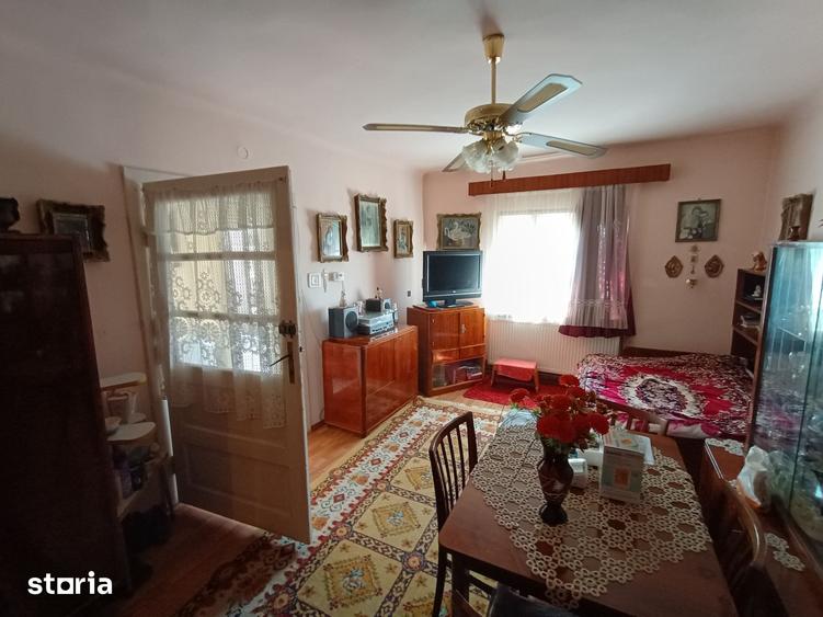 Casă cu 2 camere cu Teren 300 Mp în Central