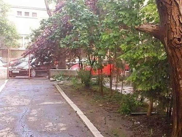 Garsoniera cocheta in Piata Victoriei + spatiu depozitare de inchiriat