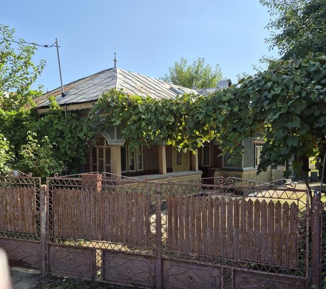 Casă cu 3 camere în Potlogi