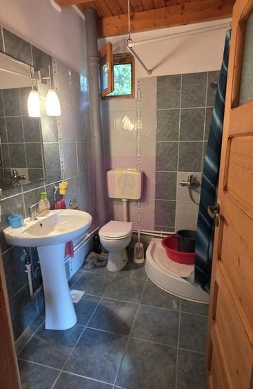 Casă cu 5 camere cu Teren 2200 Mp în Provița de Sus