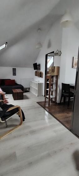 Apartament cu 4 camere decomandat în Florești