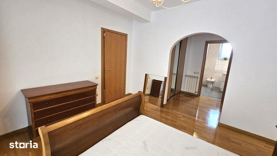 Apartament cu 3 camere semidecomandat în Cotroceni