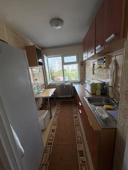 Apartament cu 3 camere semidecomandat în Dristor