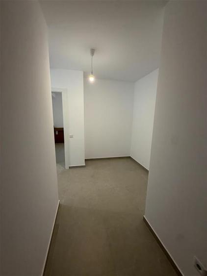 Apartament cu 2 camere decomandat, mobilat în Tractorul