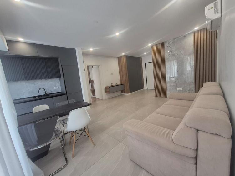 Apartament cu 3 camere semidecomandat, mobilat în Pipera