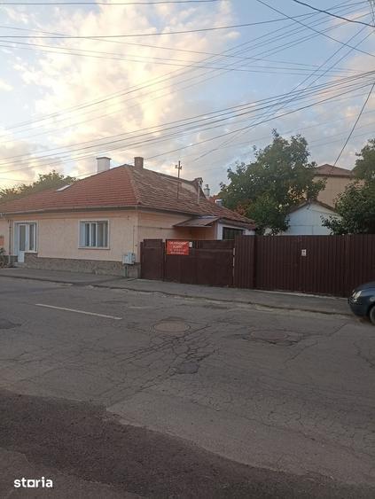 Casă cu 2 camere cu Teren 625 Mp în Central