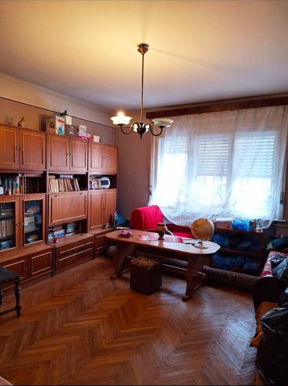 Casă individuală cu 5 camere cu Canalizare în Central