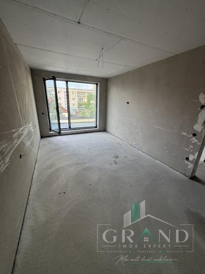 Apartament cu 3 camere semidecomandat în Andrei Mureșanu