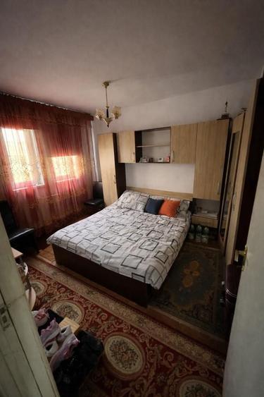 Apartament cu 4 camere decomandat în Exterior Vest