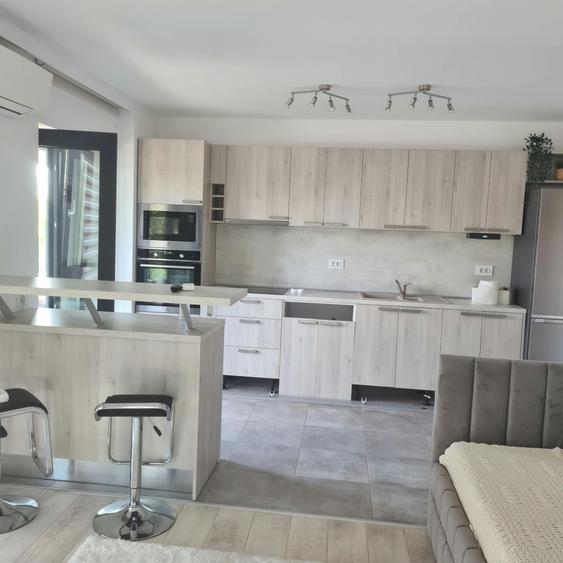 Apartament cu 2 camere semidecomandat în P-ta Presei Libere
