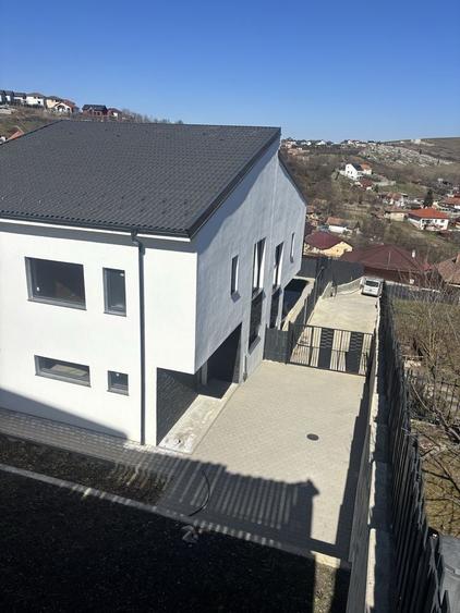 Duplex cu 4 camere cu Canalizare în Dezmir